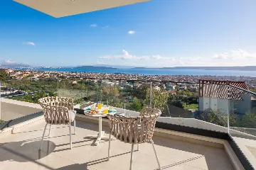 Contemporary 5-Bedroom Villa with Pool in Kaštel Stari