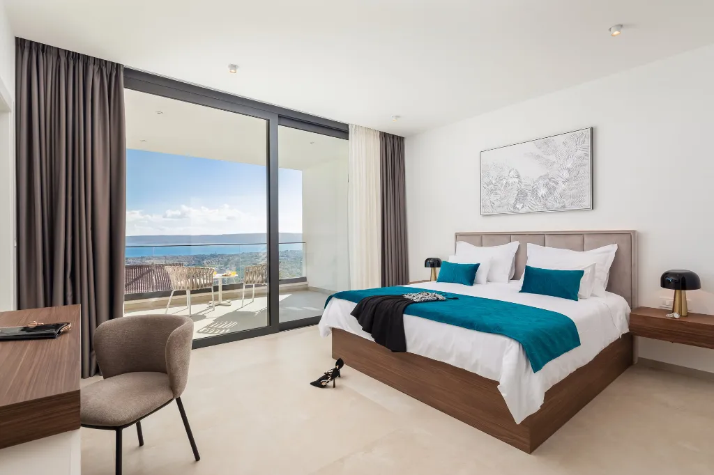 Contemporary 5-Bedroom Villa with Pool in Kaštel Stari