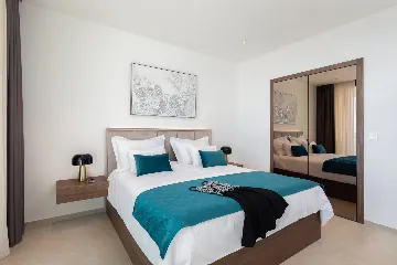 Contemporary 5-Bedroom Villa with Pool in Kaštel Stari