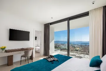 Contemporary 5-Bedroom Villa with Pool in Kaštel Stari