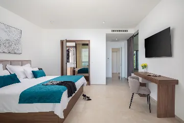 Contemporary 5-Bedroom Villa with Pool in Kaštel Stari