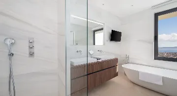 Contemporary 5-Bedroom Villa with Pool in Kaštel Stari