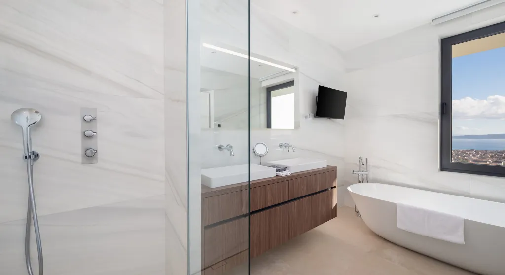 Contemporary 5-Bedroom Villa with Pool in Kaštel Stari