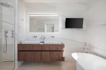 Contemporary 5-Bedroom Villa with Pool in Kaštel Stari