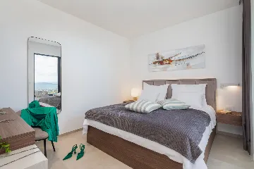 Contemporary 5-Bedroom Villa with Pool in Kaštel Stari