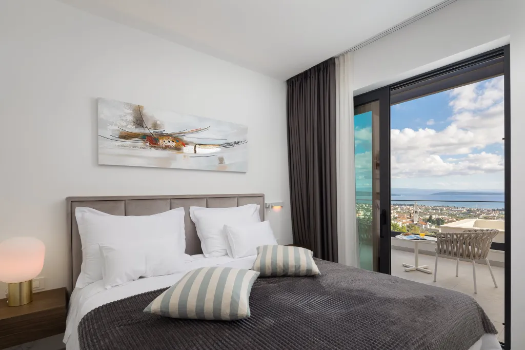 Contemporary 5-Bedroom Villa with Pool in Kaštel Stari