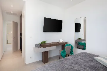 Contemporary 5-Bedroom Villa with Pool in Kaštel Stari