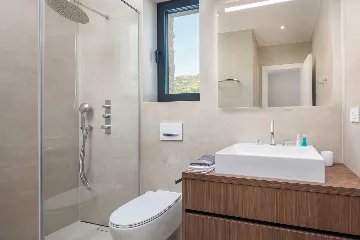 Contemporary 5-Bedroom Villa with Pool in Kaštel Stari