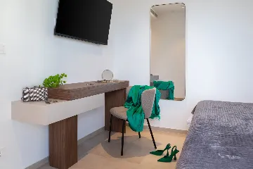 Contemporary 5-Bedroom Villa with Pool in Kaštel Stari