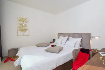 Contemporary 5-Bedroom Villa with Pool in Kaštel Stari