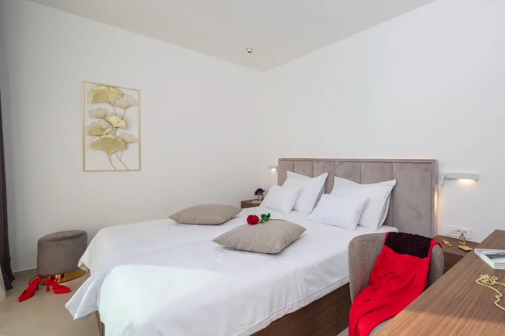 Contemporary 5-Bedroom Villa with Pool in Kaštel Stari