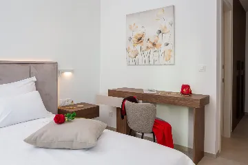 Contemporary 5-Bedroom Villa with Pool in Kaštel Stari