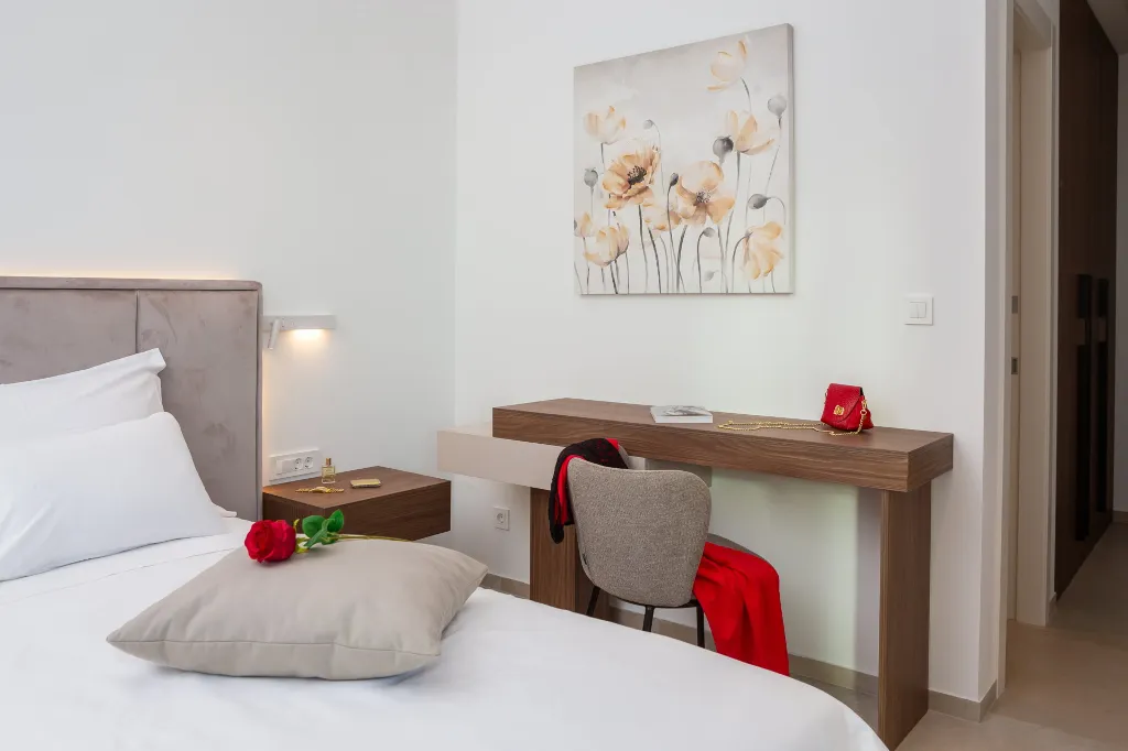 Contemporary 5-Bedroom Villa with Pool in Kaštel Stari