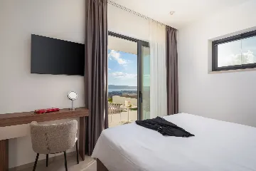 Contemporary 5-Bedroom Villa with Pool in Kaštel Stari