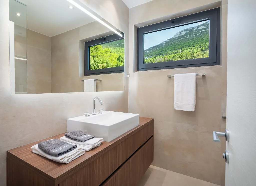 Contemporary 5-Bedroom Villa with Pool in Kaštel Stari