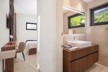 Contemporary 5-Bedroom Villa with Pool in Kaštel Stari