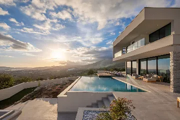 Contemporary 5-Bedroom Villa with Pool in Kaštel Stari