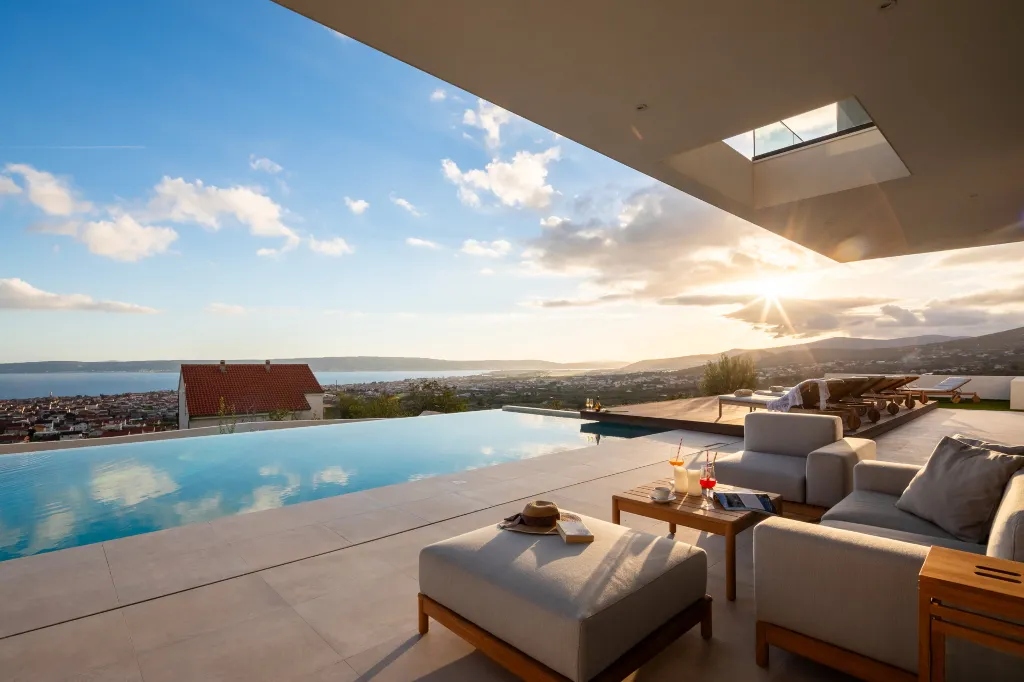 Contemporary 5-Bedroom Villa with Pool in Kaštel Stari