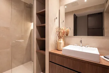 Contemporary 5-Bedroom Villa with Pool in Kaštel Stari