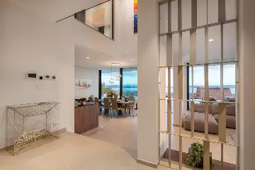 Contemporary 5-Bedroom Villa with Pool in Kaštel Stari