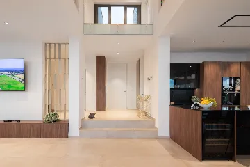 Contemporary 5-Bedroom Villa with Pool in Kaštel Stari