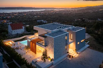 Contemporary 5-Bedroom Villa with Pool in Kaštel Stari