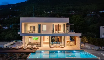 Contemporary 5-Bedroom Villa with Pool in Kaštel Stari