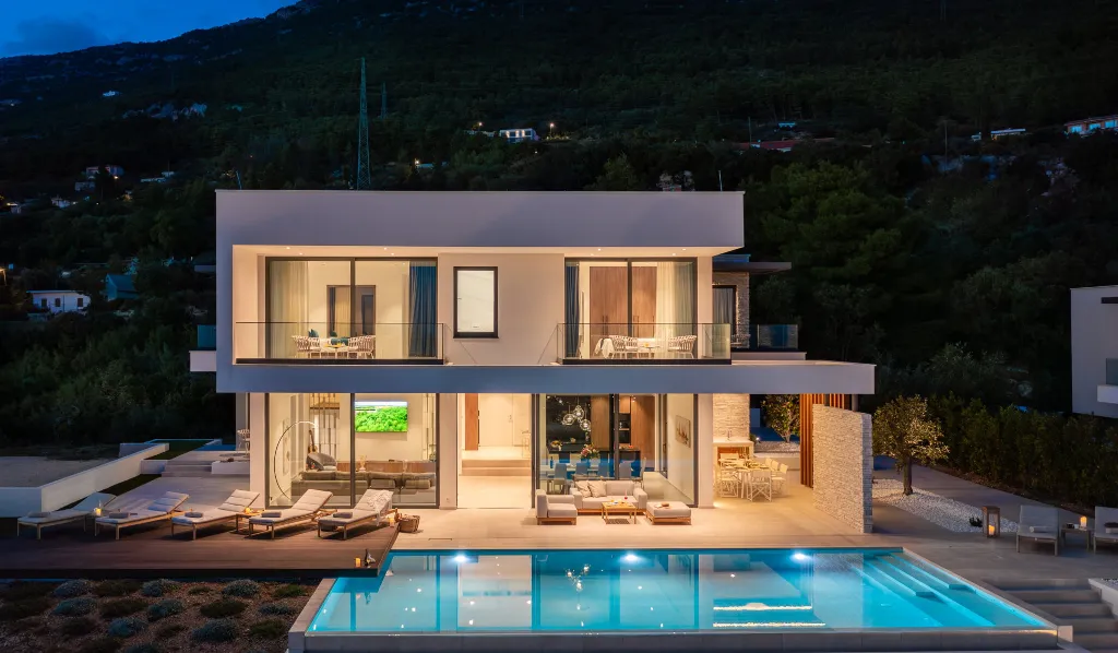 Contemporary 5-Bedroom Villa with Pool in Kaštel Stari