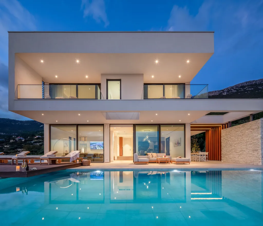 Contemporary 5-Bedroom Villa with Pool in Kaštel Stari