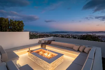 Contemporary 5-Bedroom Villa with Pool in Kaštel Stari