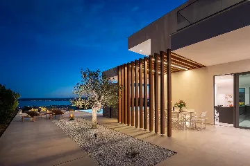 Contemporary 5-Bedroom Villa with Pool in Kaštel Stari