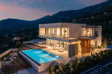Contemporary 5-Bedroom Villa with Pool in Kaštel Stari