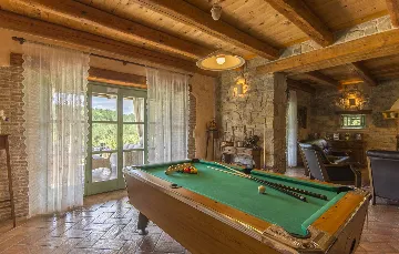 Heritage Villa Retreat with Pool in Paz