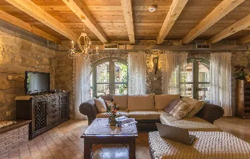 Heritage Villa Retreat with Pool in Paz