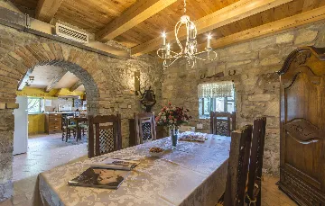 Heritage Villa Retreat with Pool in Paz