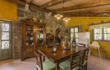 Heritage Villa Retreat with Pool in Paz