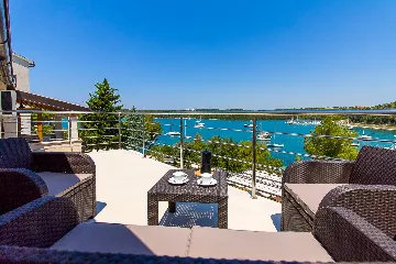 Coastal Pool Villa with Bay Views in Banjole