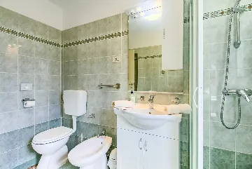 Coastal Pool Villa with Bay Views in Banjole