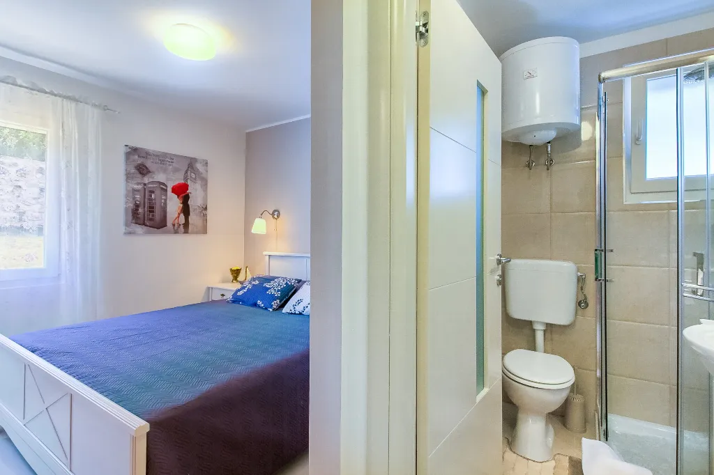 Coastal Pool Villa with Bay Views in Banjole