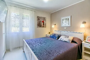 Coastal Pool Villa with Bay Views in Banjole