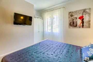 Coastal Pool Villa with Bay Views in Banjole