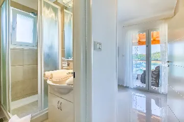 Coastal Pool Villa with Bay Views in Banjole