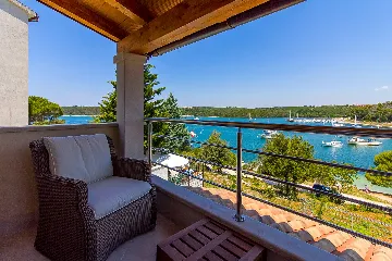 Coastal Pool Villa with Bay Views in Banjole