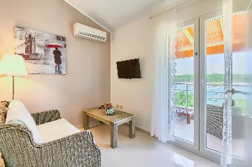 Coastal Pool Villa with Bay Views in Banjole