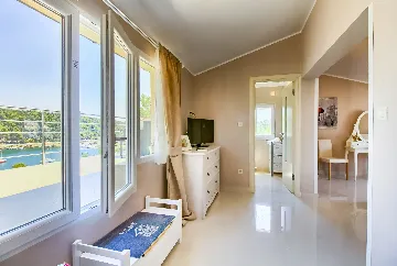 Coastal Pool Villa with Bay Views in Banjole