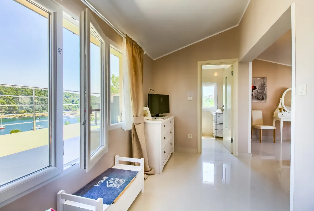 Coastal Pool Villa with Bay Views in Banjole