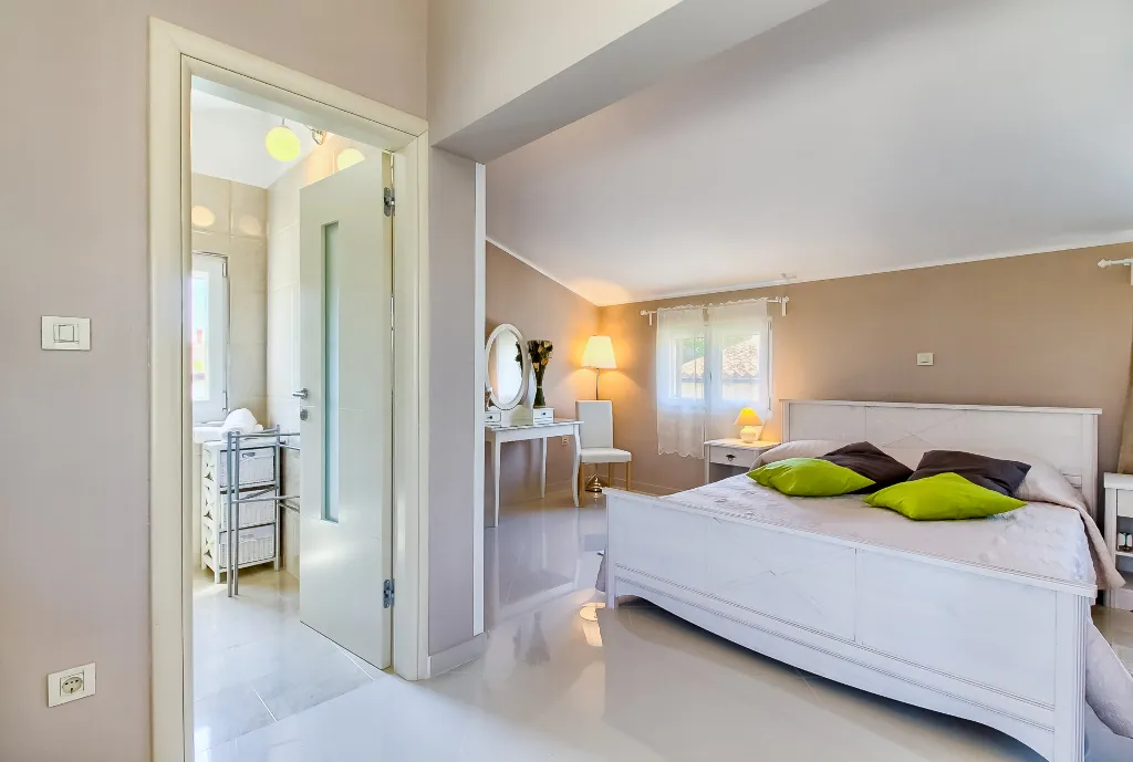 Coastal Pool Villa with Bay Views in Banjole