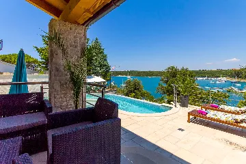 Coastal Pool Villa with Bay Views in Banjole