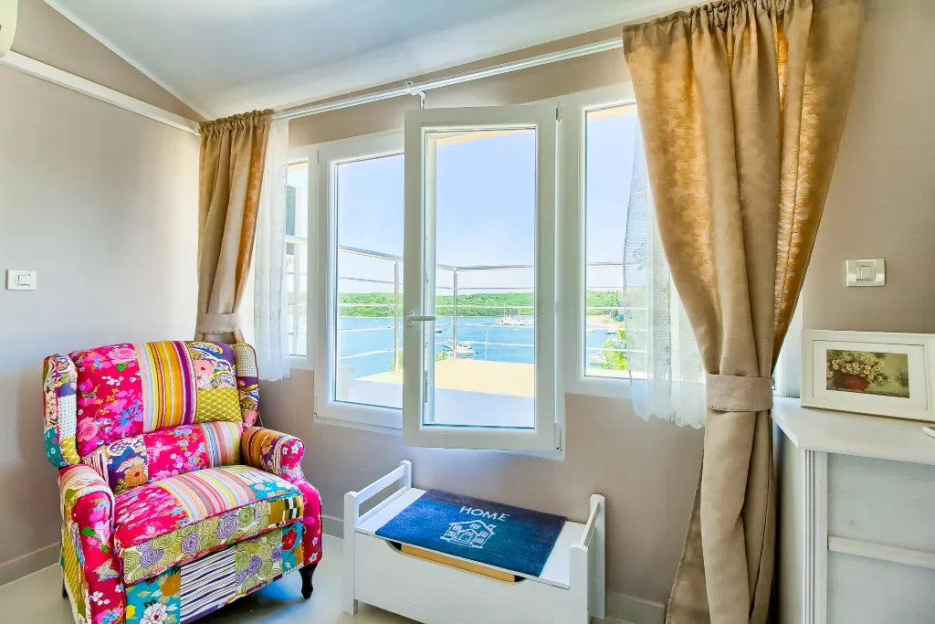 Coastal Pool Villa with Bay Views in Banjole