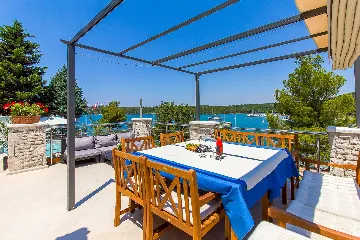 Coastal Pool Villa with Bay Views in Banjole